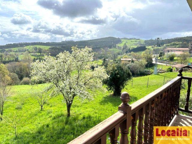 Chalet individual con garaje en venta en Reocín