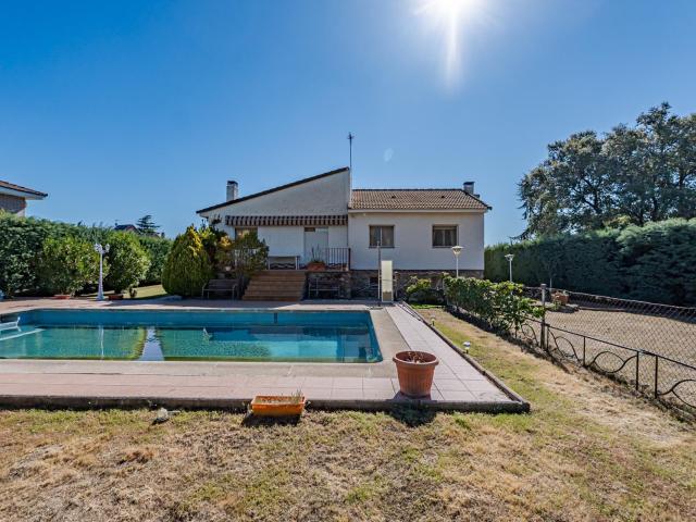 Chalet individual con piscina