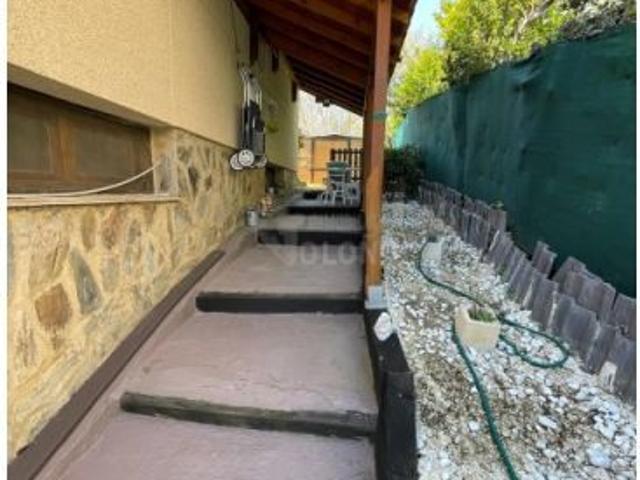 Chalet individual con piscinas comunitaria
