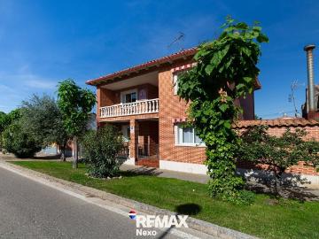 Chalet individual en venta, Valdestillas, Valladolid