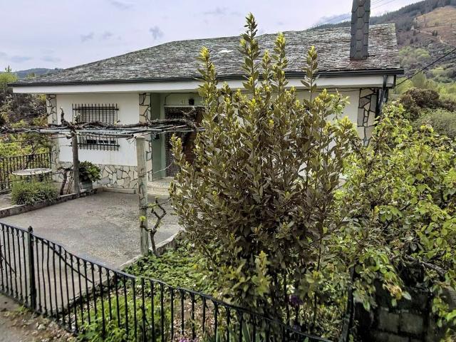 Chalet individual en venta, Vilela, León