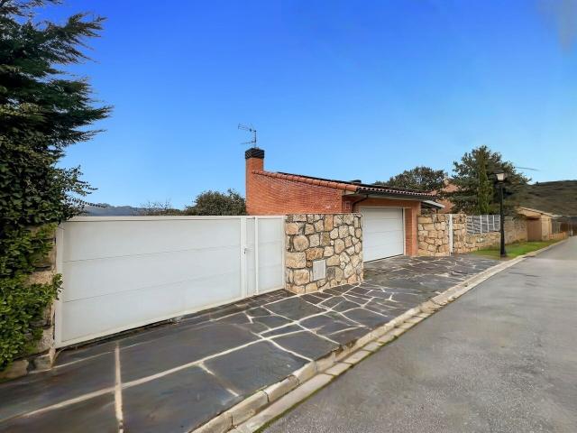 Chalet individual en venta, Cotos de Monterrey, Madrid
