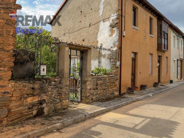 Chalet individual en venta, Destriana, León