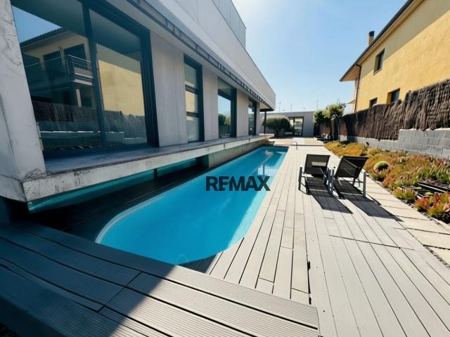Chalet individual en venta, Porqueres, Girona