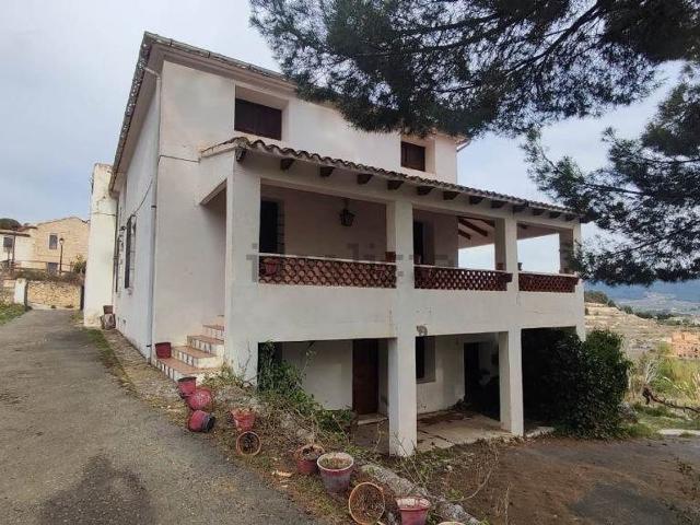 Chalet, Ibi