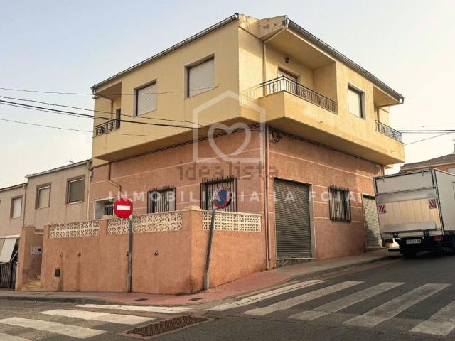 Chalet, Ibi