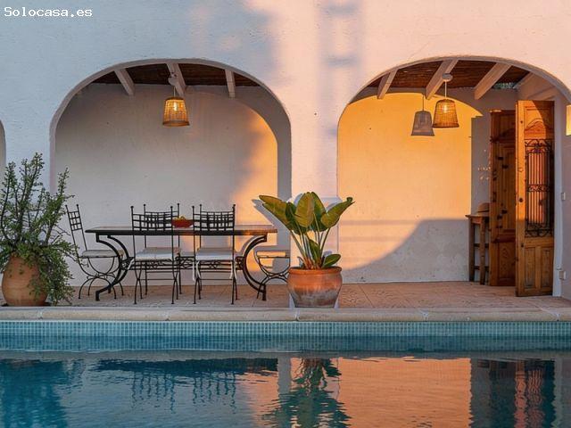 Chalet Ibicenco con vistas al mar en alquiler vacacional