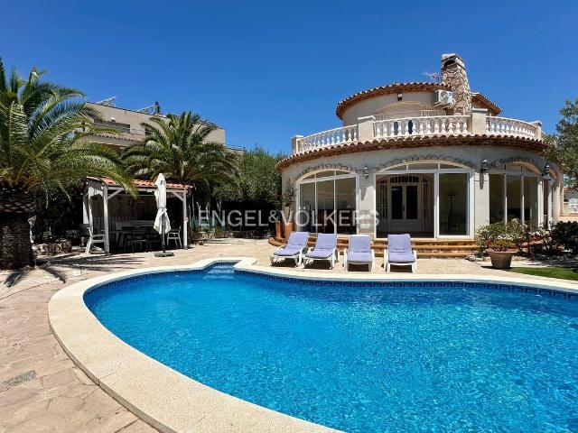 Chalet, L&apos Ampolla