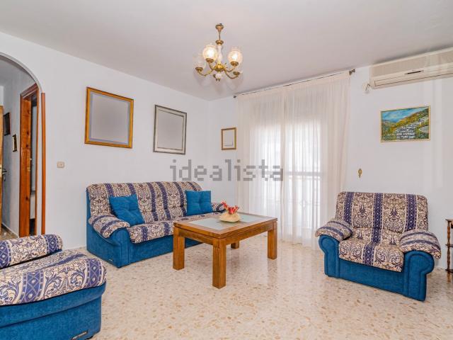 Chalet, Loja