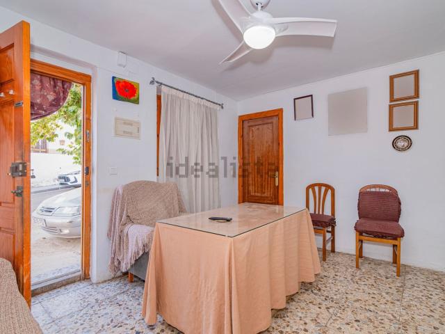 Chalet, Loja