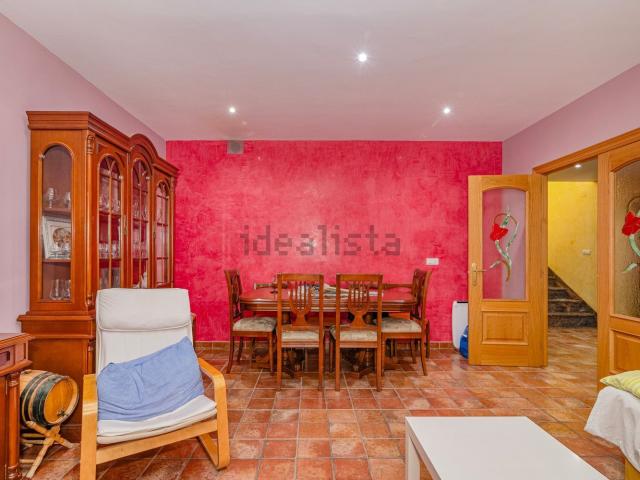Chalet, Loja