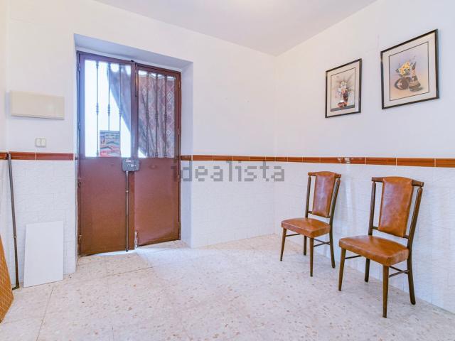 Chalet, Loja