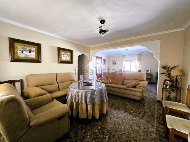 Chalet, Loja
