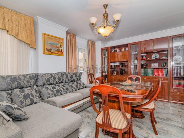 Chalet, Loja
