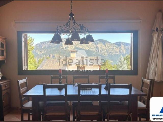 Chalet, La Coma i la Pedra