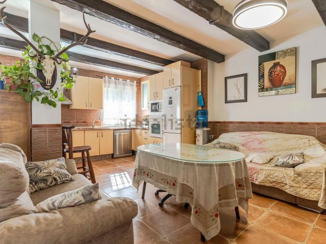 Chalet, Lachar
