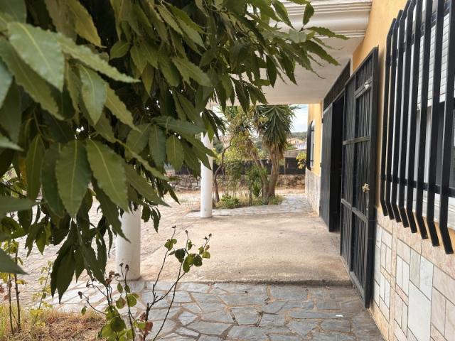 Chalet listo para entrar a vivir con parcela en Valencia de Alcántara