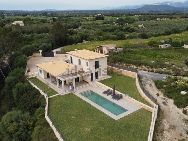 Chalet, Llubi