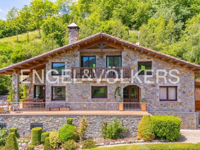 Chalet, Llanars
