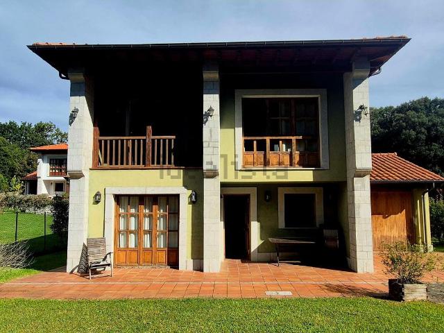 Chalet, Llanes