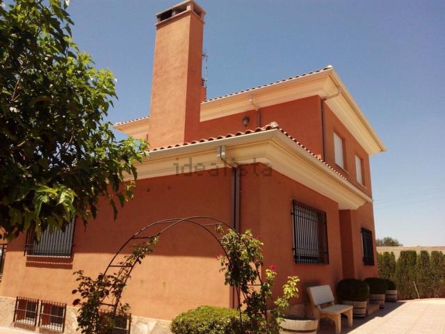 Chalet, Motilleja