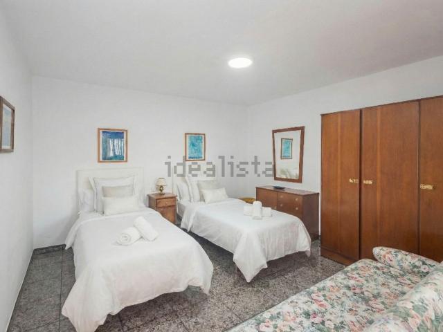 Chalet, Moya