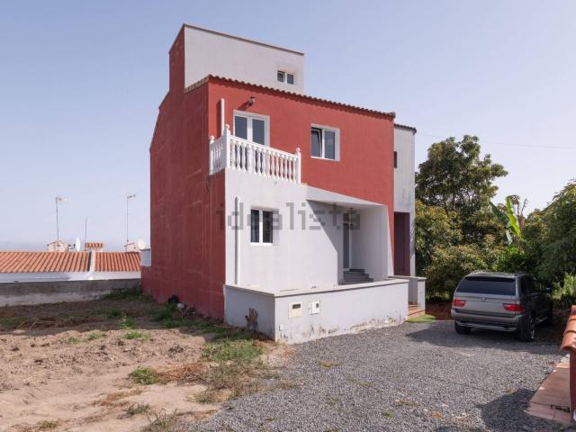 Chalet, Moya