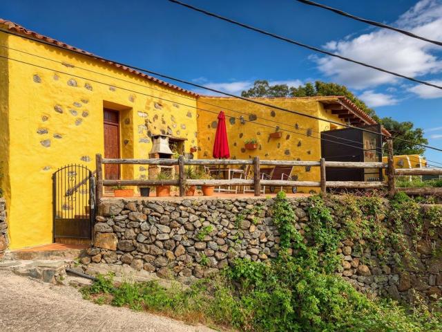Chalet, Moya