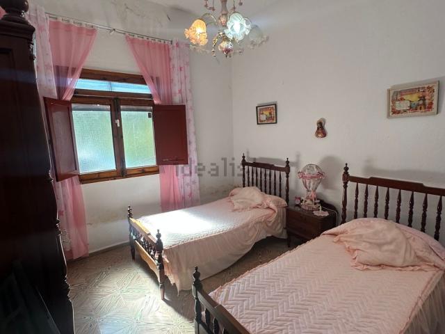Chalet, Moya