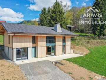 Chalet moderne avec vue dégagée sur la vallée