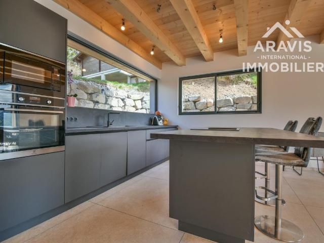 Chalet moderne avec vue dégagée sur la vallée