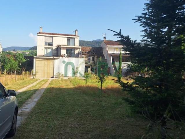 chalet moderno con finca privada