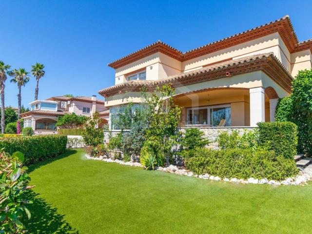 Chalet, Mont Roig del Camp