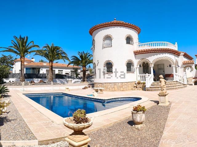 Chalet, Mont Roig del Camp