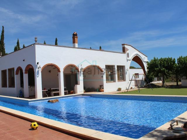 Chalet, Montbrio del Camp