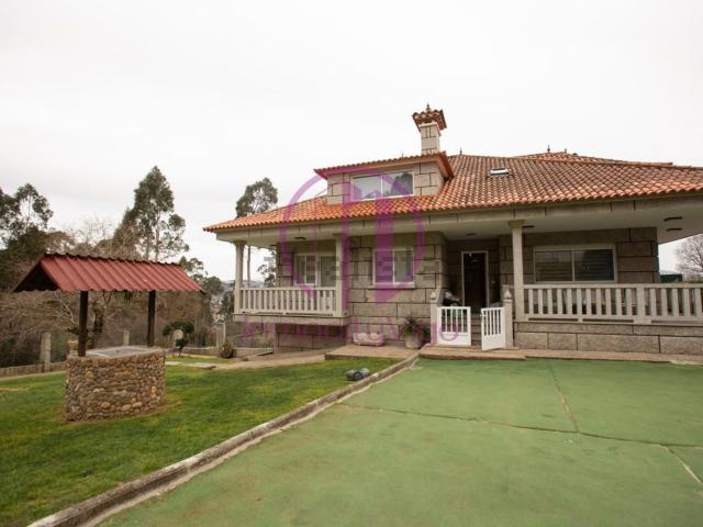 Chalet, Mos