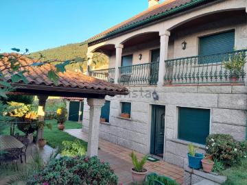 Chalet, Mos