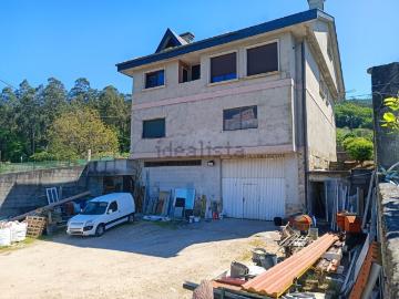 Chalet, Mos