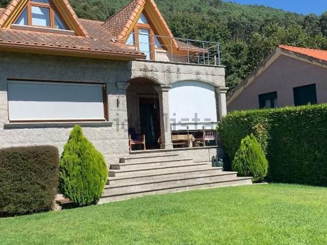 Chalet, Mos