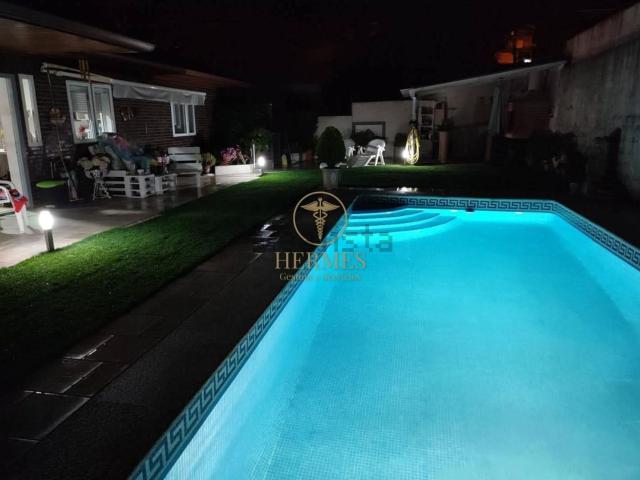 Chalet, Mos