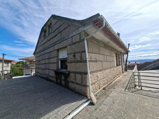 Chalet, Mos