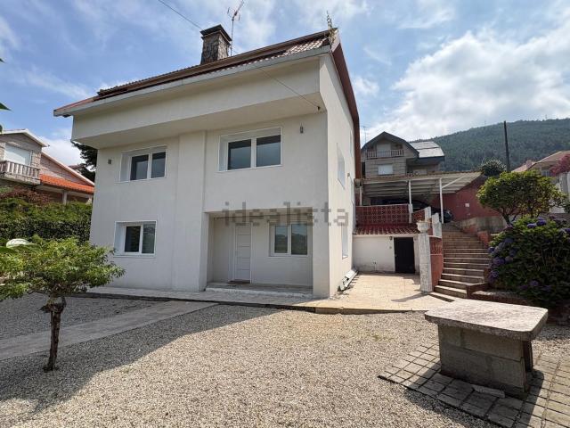 Chalet, Mos
