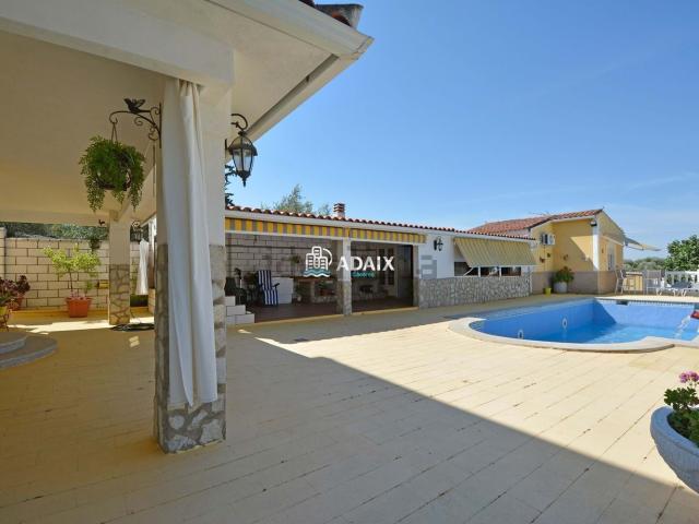 Chalet, Malpartida de Cáceres