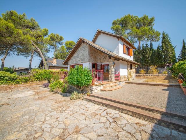 Chalet, Mediona