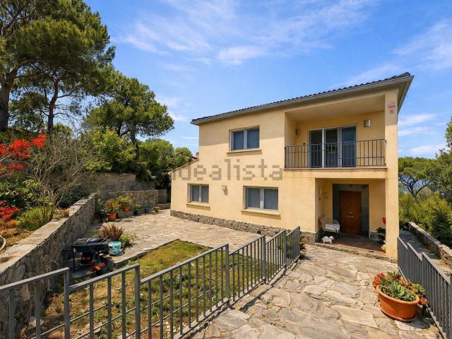 Chalet, Mediona