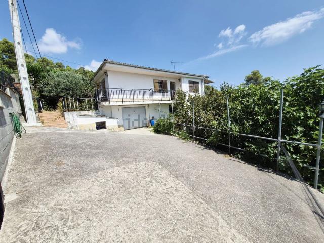 Chalet, Mediona