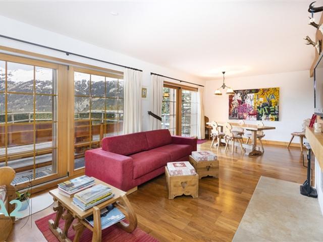 Chalet mit atemberaubendem Blick auf das Tal und die Alpen