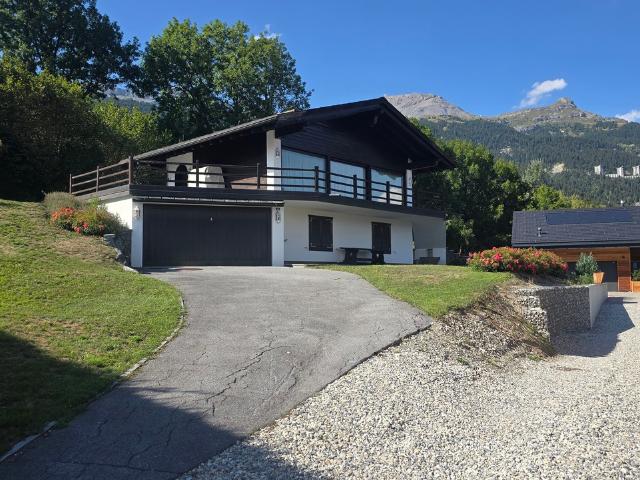 Chalet mit Außenpool in Randogne