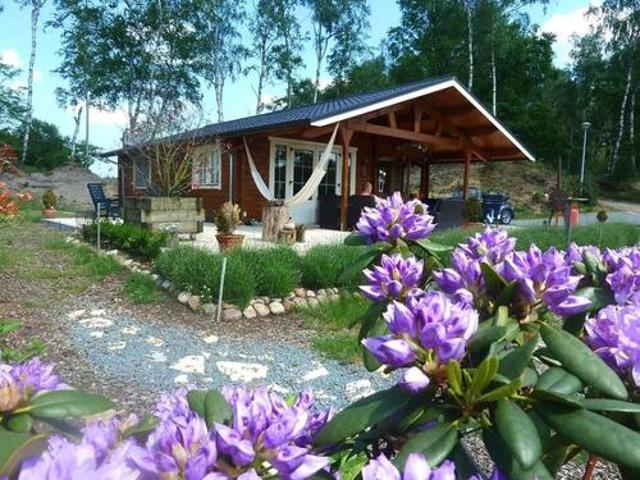 Chalet mit Blick auf einen Erholungssee