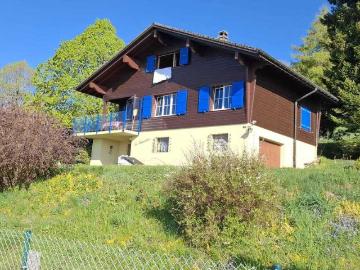 Chalet mit herrlichem Blick auf die Ebene und die Alpen